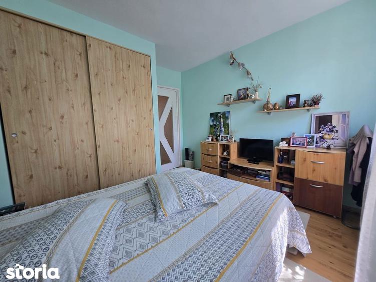 Apartament cu 3 camere de vanzare - B dul 1 Mai - 5