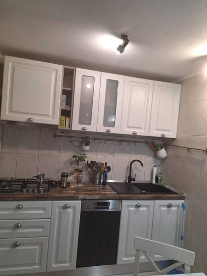 Apartament cu 4 camere decomandat în Băceni