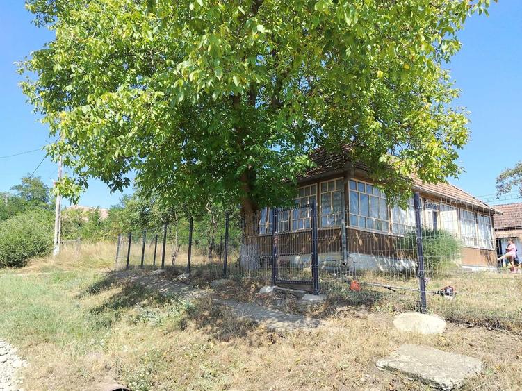 Casă cu 2 camere în Tușinu