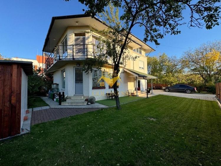 Casă cu 5 camere cu Teren 186 Mp în Central