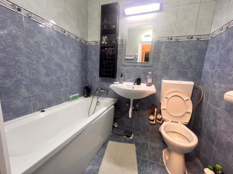 Apartament cu 3 camere decomandat, mobilat în Berceni