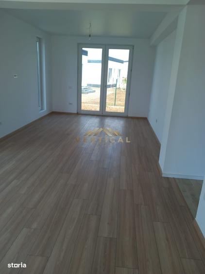 Casă cu 3 camere cu Teren 335 Mp în Vidra
