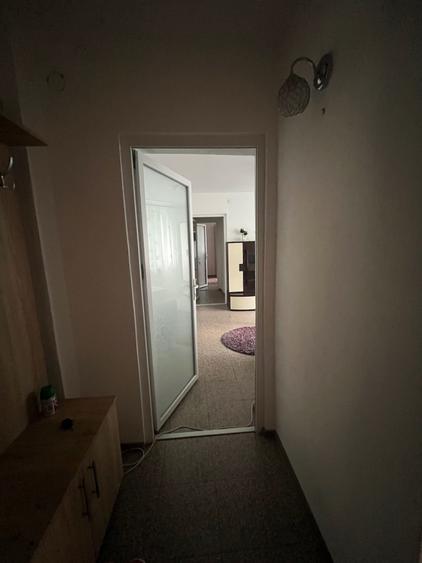 Inchiriez apartament 2 camere, zona 9 mai - 6