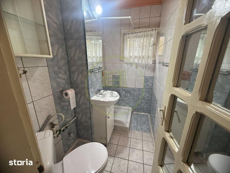 Apartament cu 3 camere semidecomandat în Craiovița Nouă