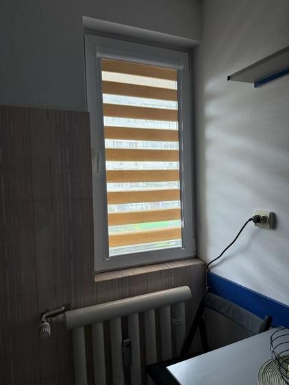 Apartament cu 3 camere semidecomandat în 1 Mai