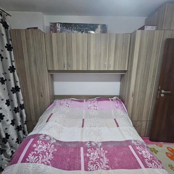 Apartament cu 3 camere decomandat în Berceni