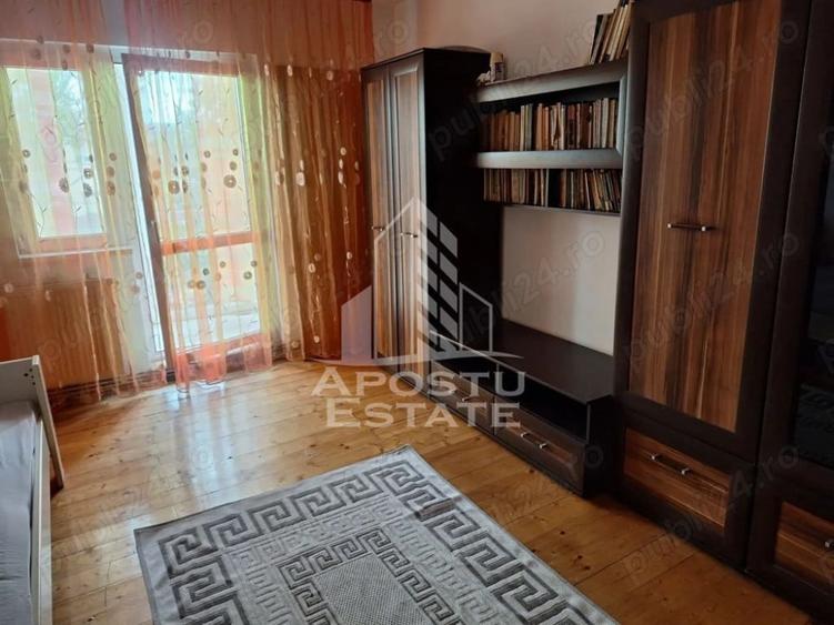 Apartament cu 3 camere decomandat în Soarelui