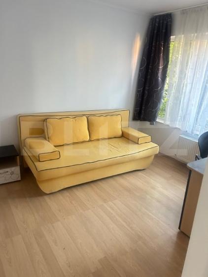 Apartament cu 3 camere semidecomandat, mobilat în Bună Ziua