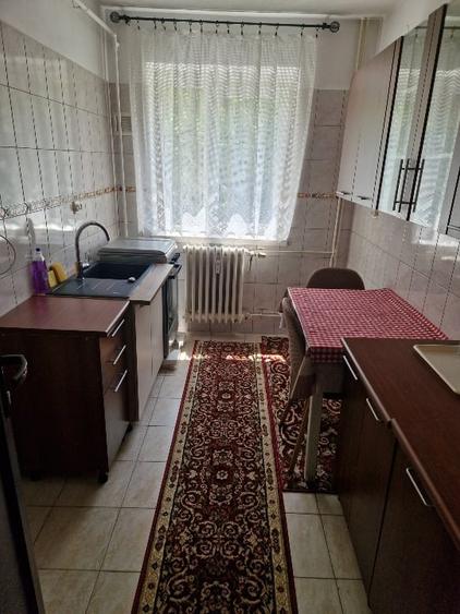 Vand apartament 2 camere, et. 2/4, decomandat, renovat total, spitalul militar. - 2