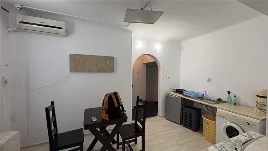 Apartament cu 2 camere semidecomandat, mobilat în Central