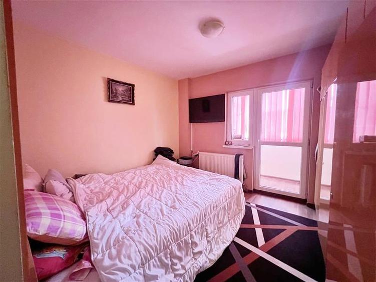 Apartament cu 4 camere decomandat, mobilat în Răcădău