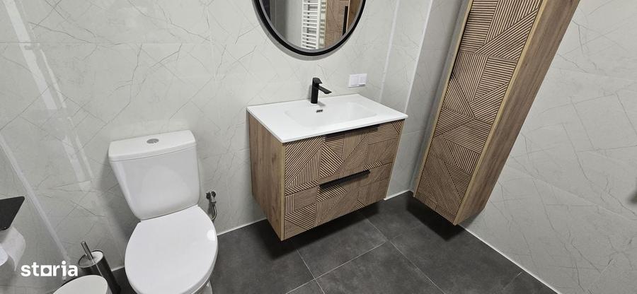 Apartament cu 3 camere în Apărătorii Patriei