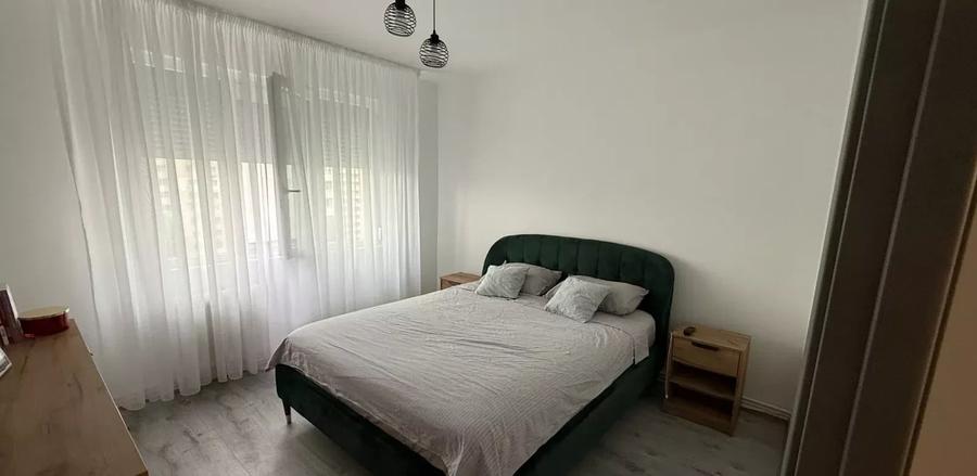 Apartament cu 3 camere decomandat, mobilat în Alexandru cel Bun