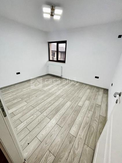 Casă individuală cu 4 camere cu Canalizare în Bucium