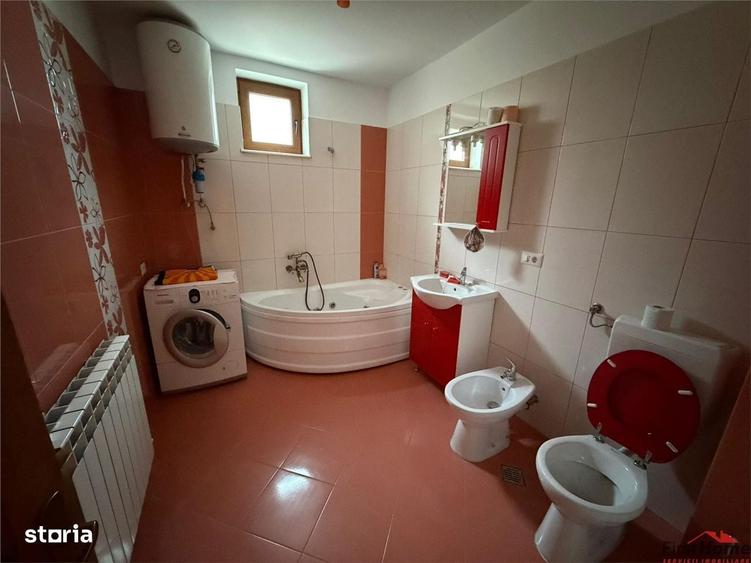 Casă cu 4 camere în Petrești