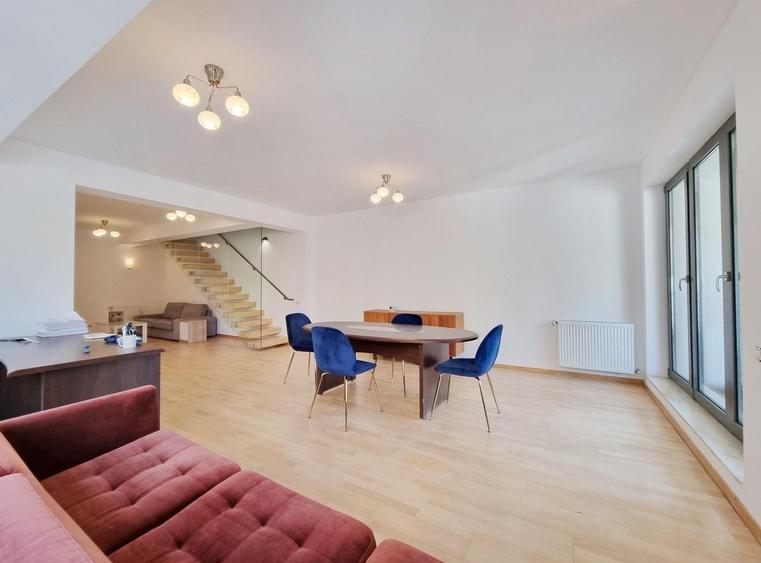 Apartament cu 4 camere semidecomandat în Capitale