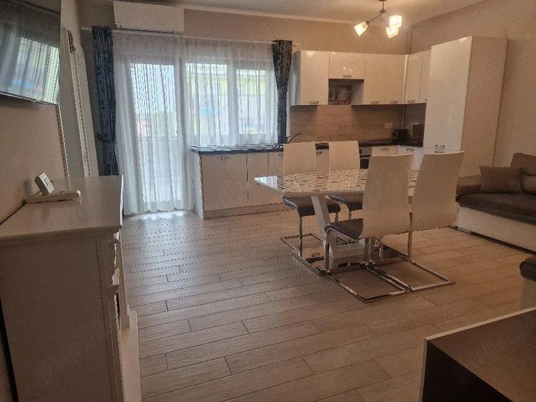 Apartament cu 3 camere decomandat în Dumbrăvița