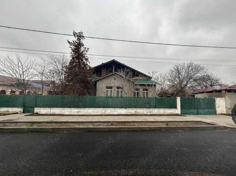 Casă cu 5 camere cu Teren 1717 Mp în Corabia