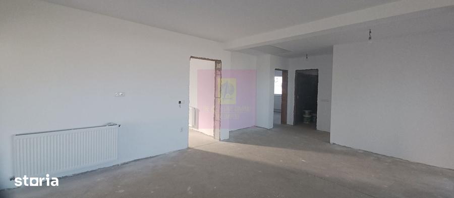 Casă cu 3 camere cu Teren 400 Mp în Săbăreni
