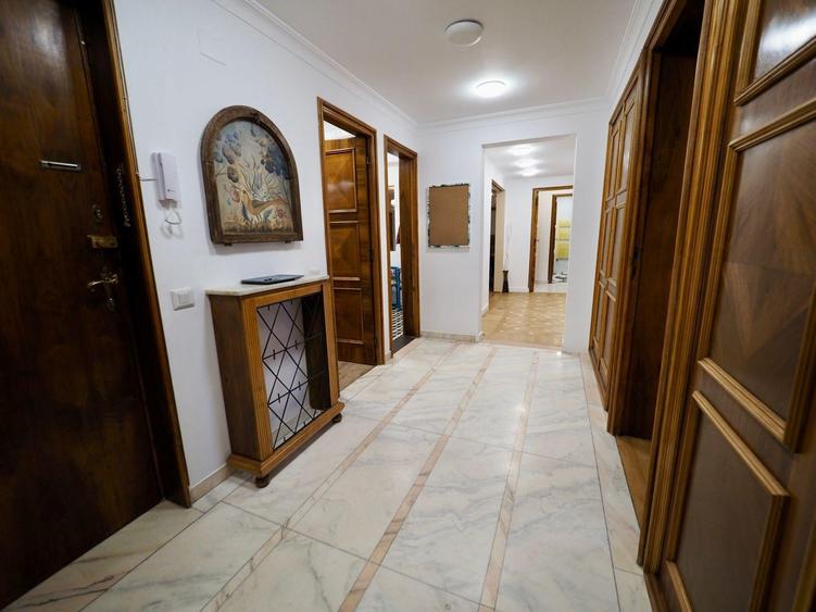 Vanzare apartament zona Universitate - 4 camere cu terasa generoasa - 11