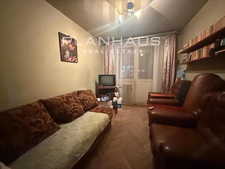 Apartament cu 4 camere decomandat în Central