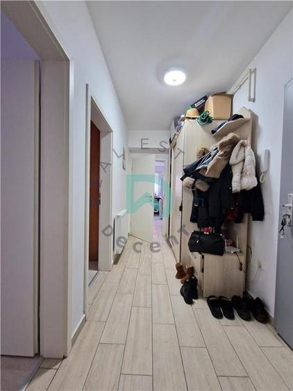 Apartament cu 3 camere decomandat în Tractorul