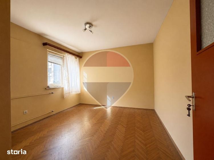 Apartament cu 3 camere de vanzare Central - 1