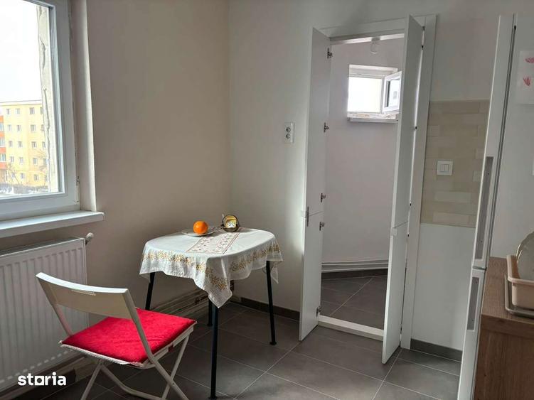 Apartament cu 2 camere decomandat în Tractorul