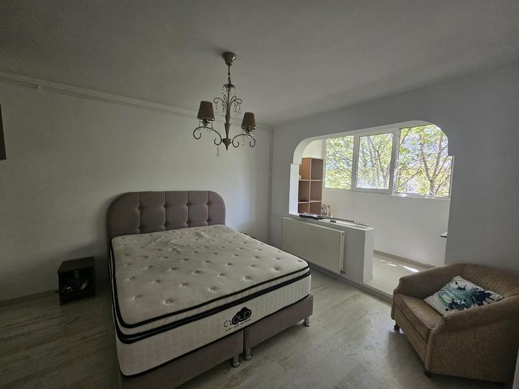 Apartament cu 4 camere decomandat în Berceni