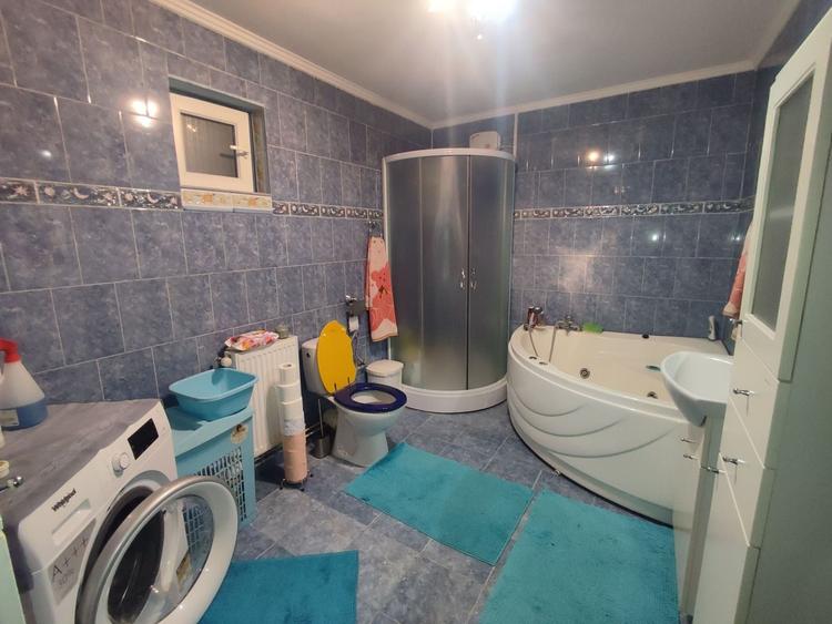 Casă individuală cu 6 camere cu Canalizare în Sânandrei