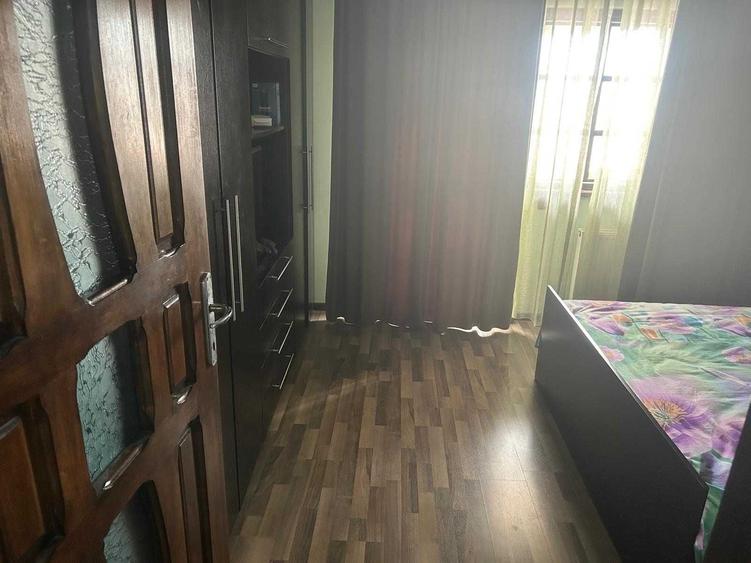 Apartament cu 3 camere semidecomandat în Mihai Bravu