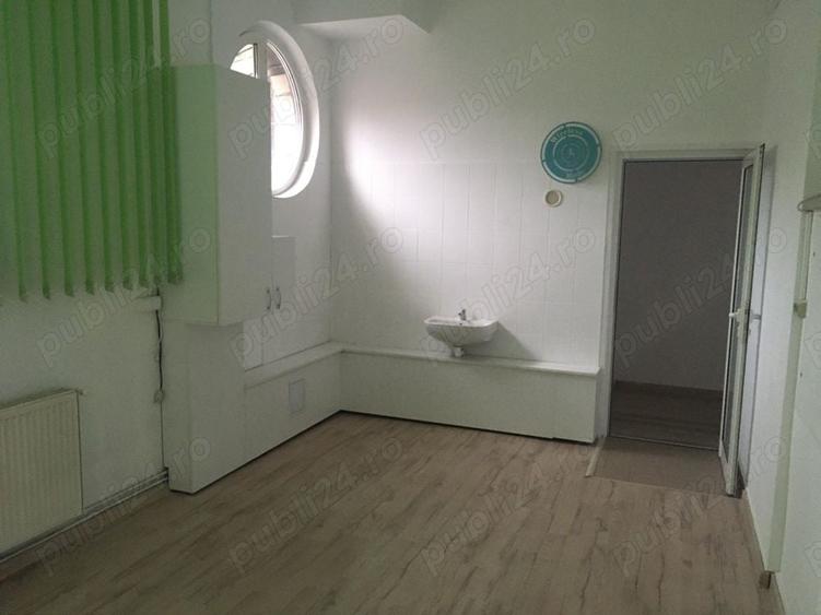 Casă cu 6 camere cu Teren 125 Mp în Central