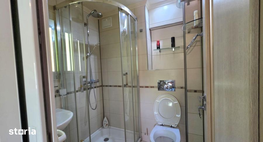Apartament cu 3 camere semidecomandat în Complex Studențesc