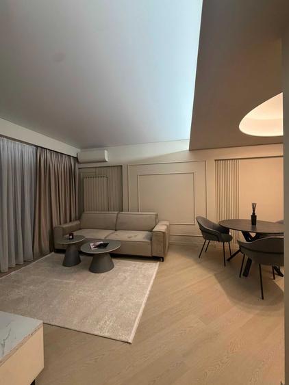 Apartament cu 3 camere semidecomandat în Pipera
