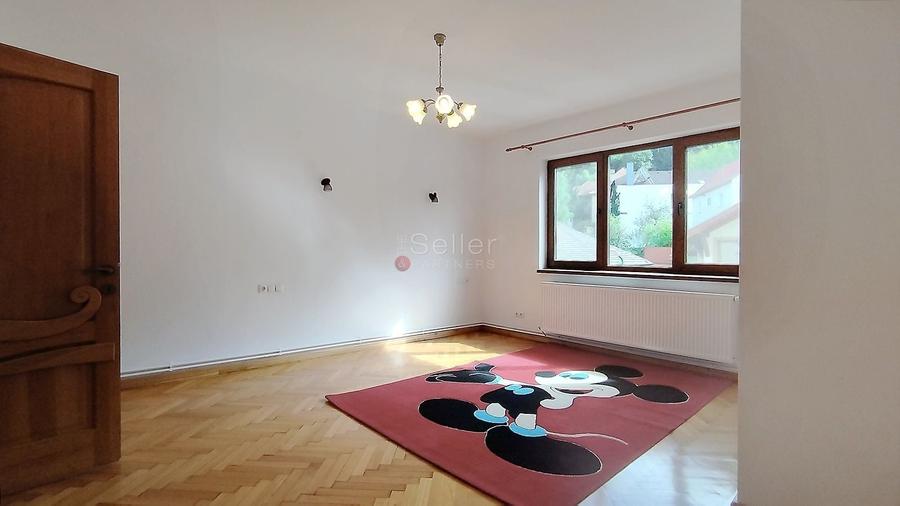 Apartament cu 4 camere decomandat, mobilat în Centrul Istoric