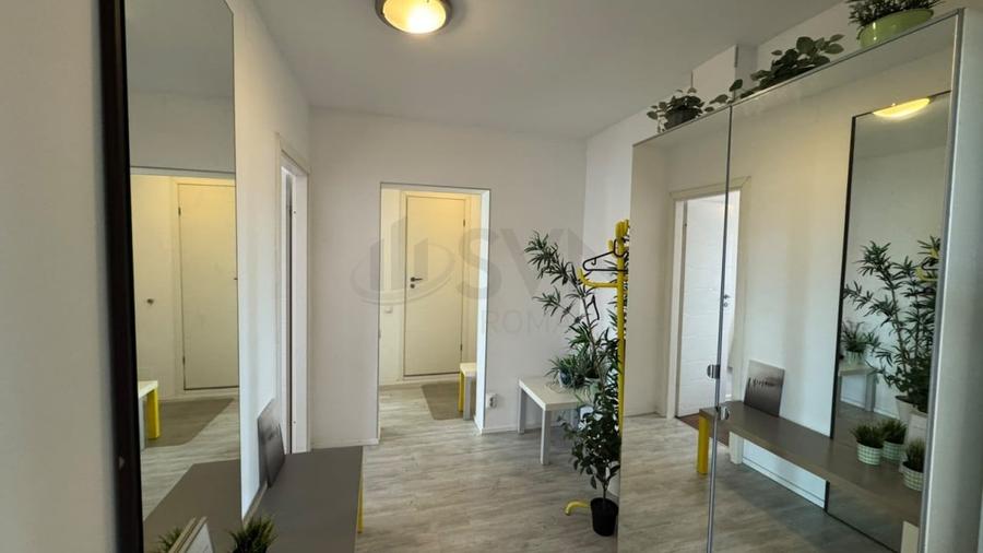 Apartament cu 3 camere semidecomandat, mobilat în Ștefan cel Mare