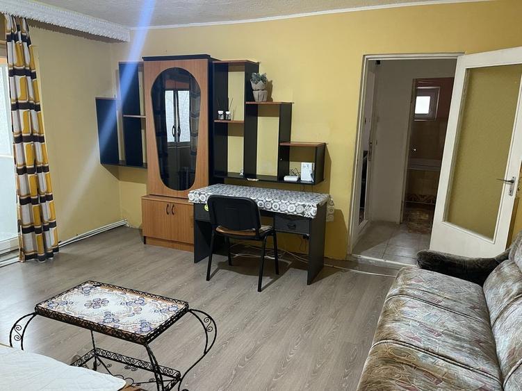 Apartament cu 2 camere semidecomandat, mobilat în Cetate