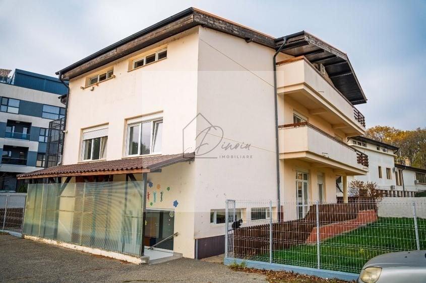 Casă individuală cu 10 camere cu Canalizare în Central