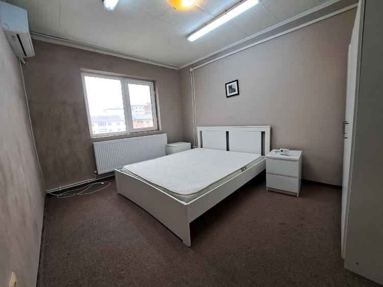 Apartament cu 3 camere decomandat, mobilat în Central