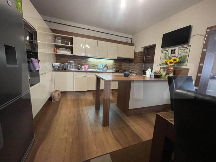 Casă individuală cu 6 camere cu Canalizare în Semicentral