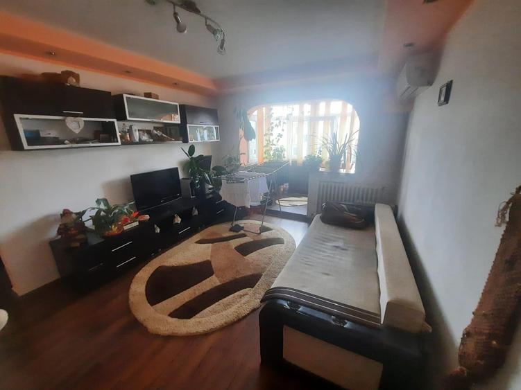 Apartament cu 2 camere semidecomandat, mobilat în Mircea cel Bătrân