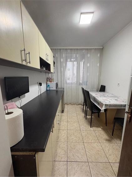 Apartament cu 3 camere decomandat în Războieni