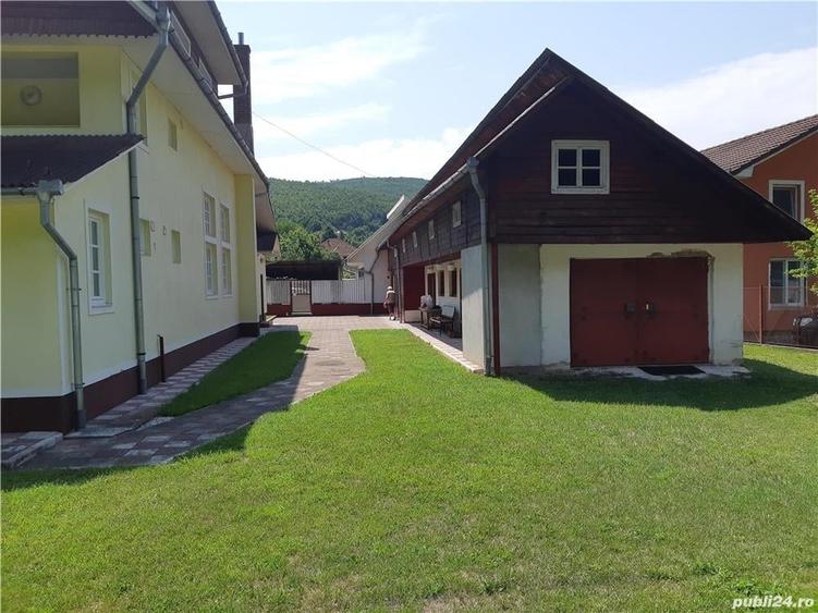 Casă cu 11 camere în Nucet