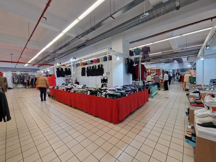 Spațiu comercial, de 1,200 mp, în Central