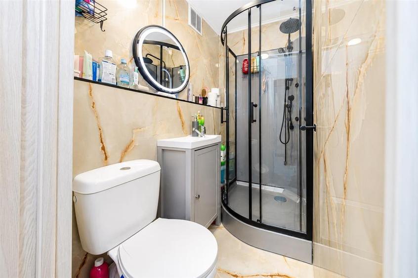 Apartament cu 3 camere semidecomandat, mobilat în Electroprecizia
