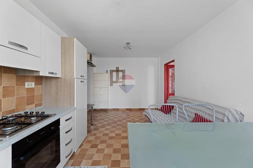 Apartament cu 2 camere semidecomandat, mobilat în Boul Roșu