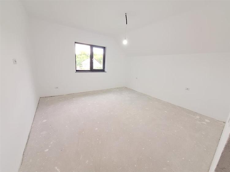 Casă individuală cu 5 camere cu Teren 413 Mp în 9 Mai