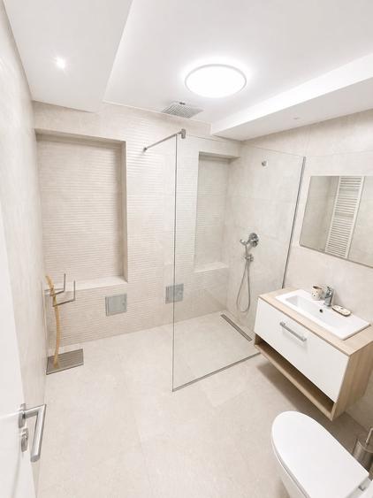 Apartament cu 3 camere decomandat, mobilat în Decebal