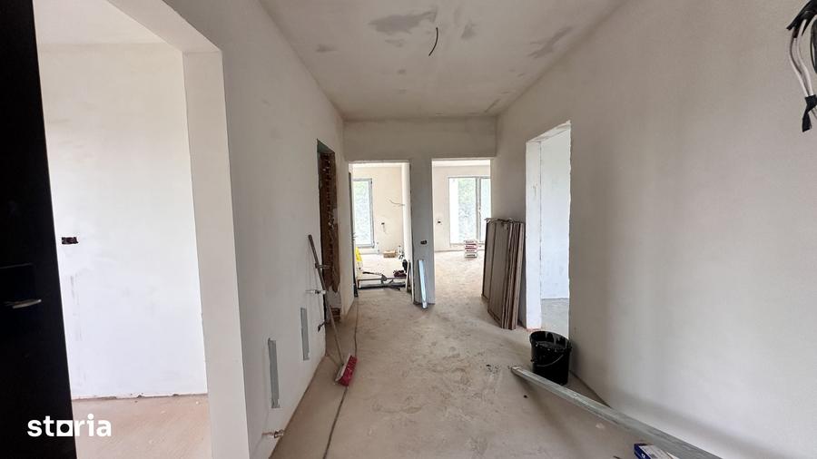 Apartament cu 3 camere decomandat în Tractorul