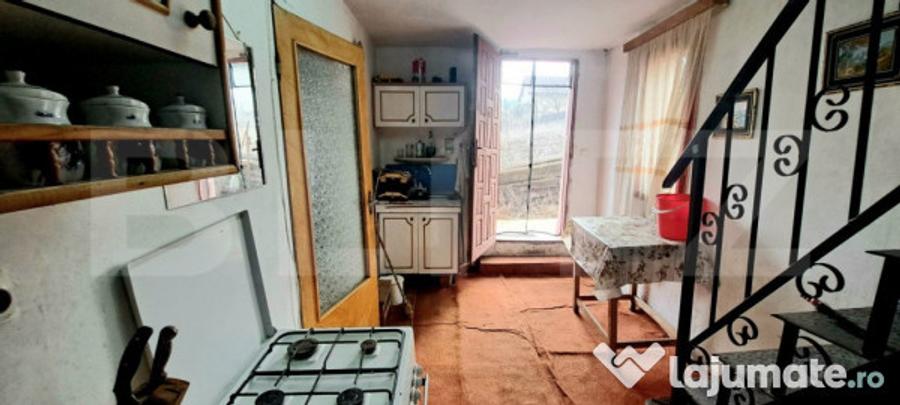 Casă cu 2 camere cu Teren 1000 Mp în Dezmir